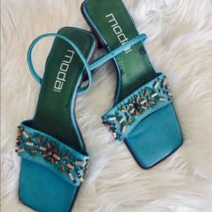 Moda Vintage Kitten Block Heels